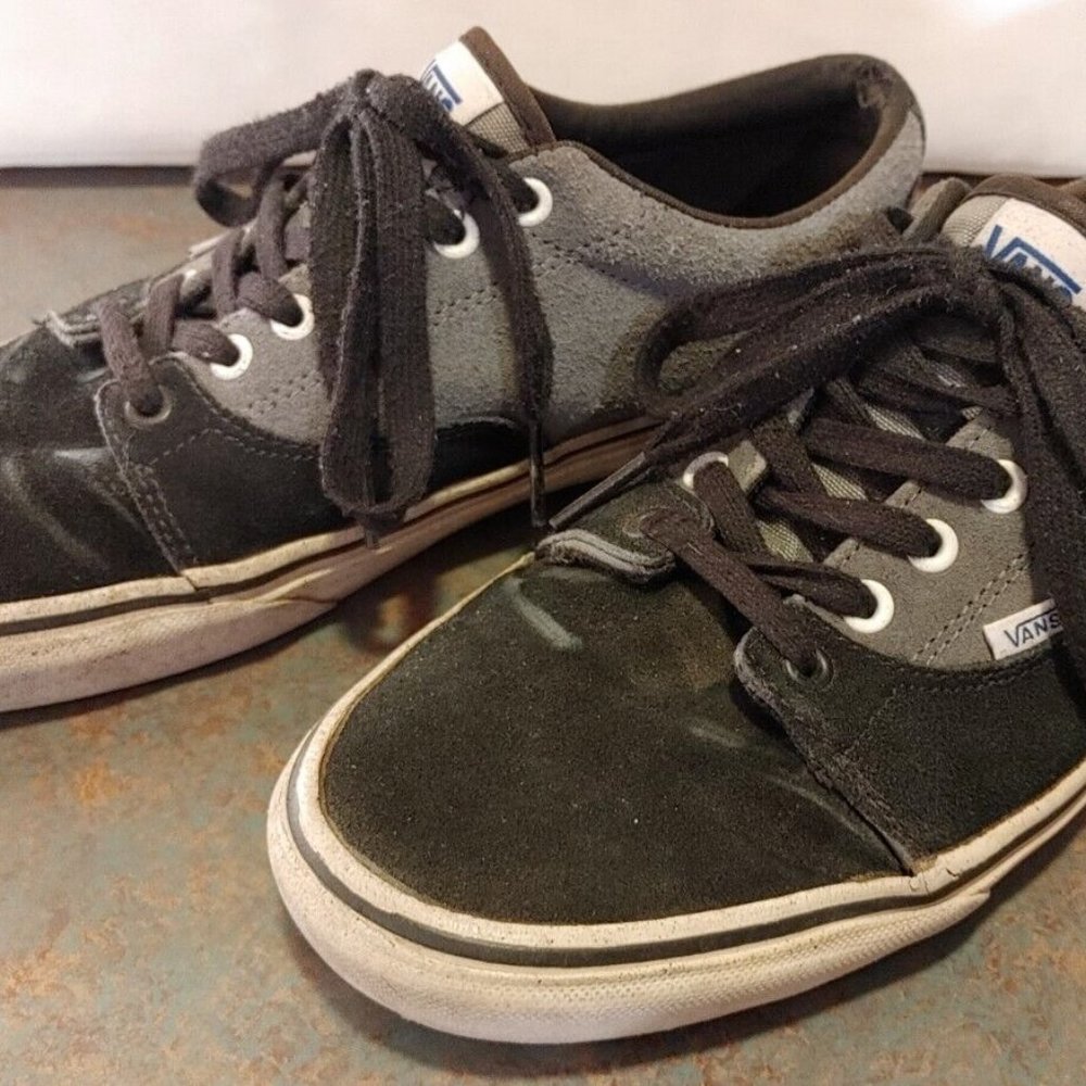VANS Cushioned Skate Shoes Men's Size 10.5 Black Grey Suede Sneakers